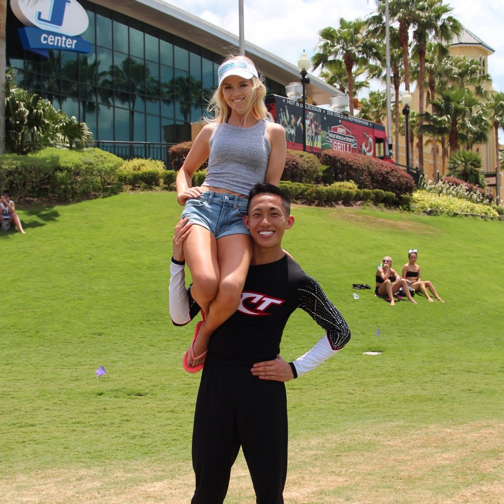 EmmaEAC's profile picture. Flower Farmer & Artist | Former chocolatier & CFL cheerleader | Jersey Cow Enthusiast | Queen’s U BFA ‘14