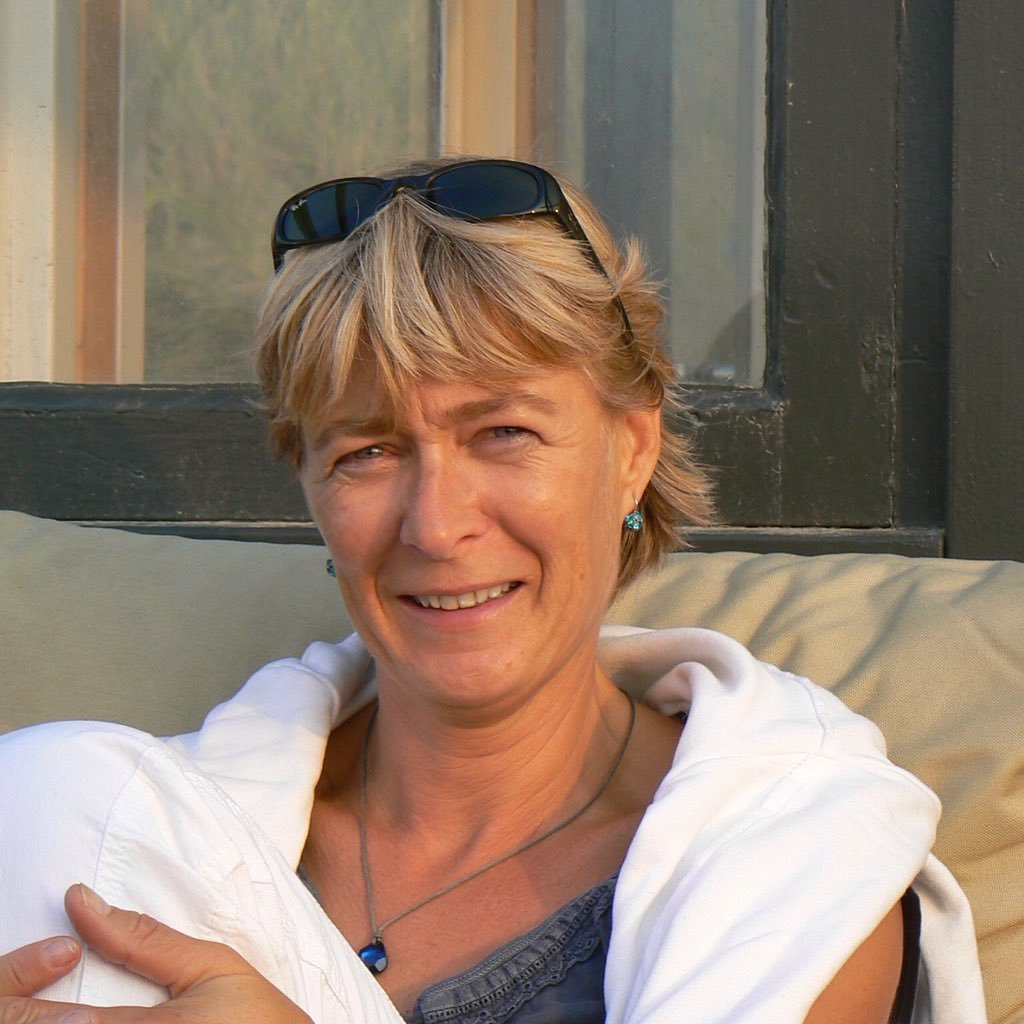 Blooming-org; to unleash the human potential of organizations to create better customer experience; love sailing, nature, skiing, Rotterdam, Zeeland!