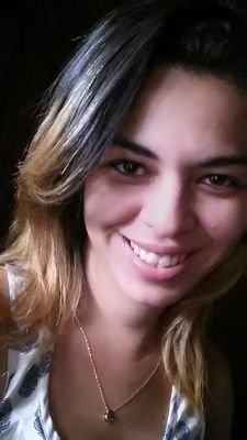 Complicada e perfeitinha, mil defeitos e muitas, muitas qualidades. kkkk