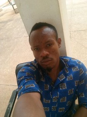 A étudié à l'université de lomé