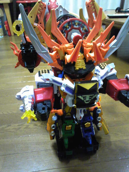 BeachClean's profile picture. 画像はさまざまな合体を繰り返し作成に20分ほどかかりもう二度と作成しないであろう「サムライハオー」