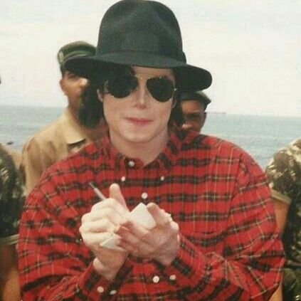 ~fotos de Michael Jackson ~
~ GIF de Michael Jackson
~vídeos de Michael Jackson 
~amo a Michael Jackson ~
~ #Michaeljackson ~
~ #MJ ~
~ #Michaeljacksonfan ~
✨👑