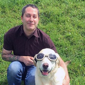 Stu lost his sight in 2005, he's since given up looking 👀 | Packaged with guide dog Brett 🐕 | Alternative wedding DJ. Blind blogger. Humanist philosopher.