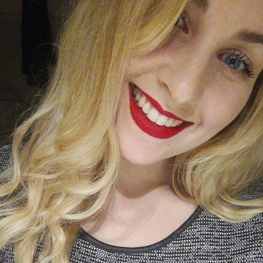 ShineForbini's profile picture. Honnête , sensible , sérieuse et élégante :) ♥