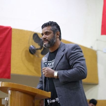 Sou filho do pr Victorino Silva. Sou pregador e cantor, casado com Vanessa Silva e pai de Pâmela Silva e EManuelle Silva.