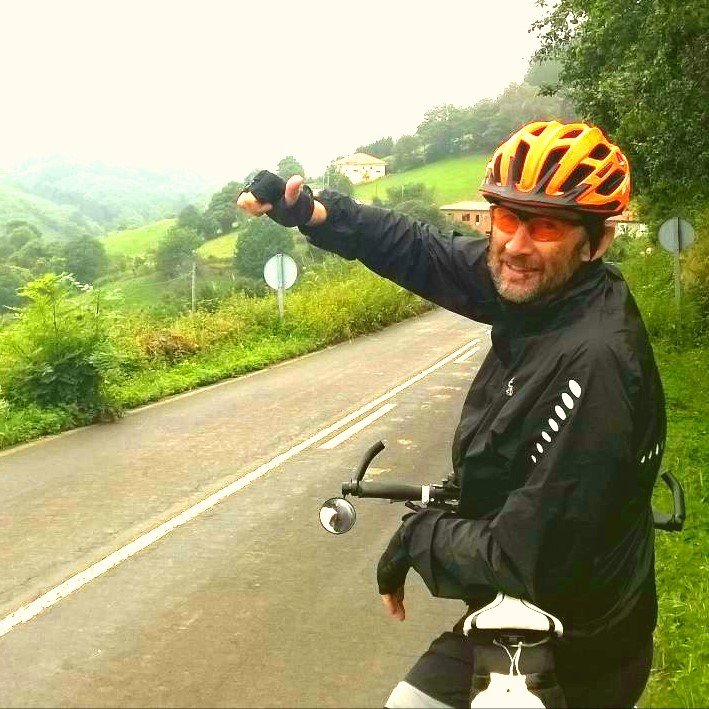 Ingeniero Geodesta...la duda me mueve.
Ciclista pedaleando un planeta verde y limpio.
Pendulando entre Holanda y Barcelona.