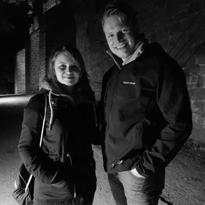 love_elves's profile picture. Book-Blogger, Musicalfan and Sherlocked ♡ 
Liebe ist Magie, niemand tötet sie. Sie bleibt im Herzen wie ein Hauch Poesie, Liebe stirbt nie ♡°♡