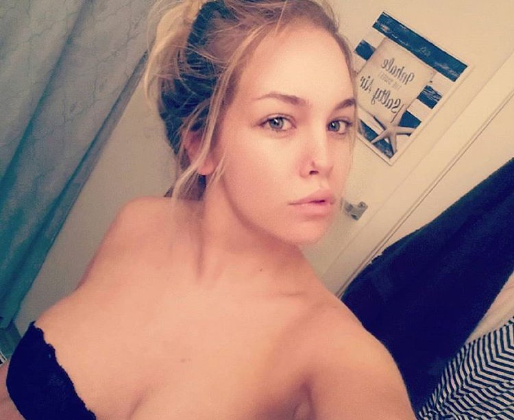 I’m Anna nice lady seeking for nice friend on here who is willing make friends with and get to know more about each other... I hope God brings me that right man