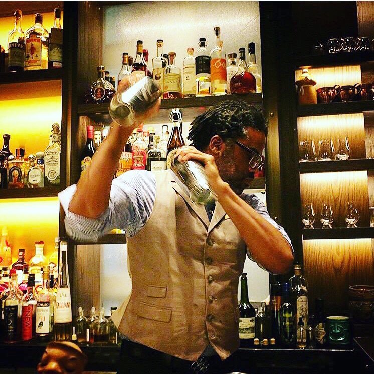 Portfolio Mixologist, Moët-Hennessy. I make the drinks that make the whole world drink... responsibly that is. Strong drinks + Opinions are mine and mine only.