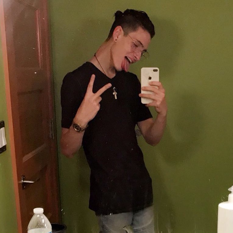 theaxstin's profile picture. Drummer