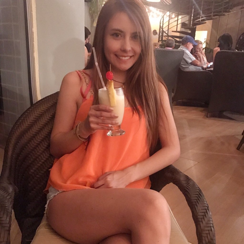 lizarazoadriana's profile picture. Diseñadora Gráfica y Diseñadora de modas