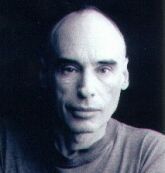 חנוך לוין (18 בדצמבר 1943, תל אביב – 18 באוגוסט 1999) היה מחזאי, במאי תיאטרון, משורר וסופר ישראלי
http://t.co/ewXN56M3zQ