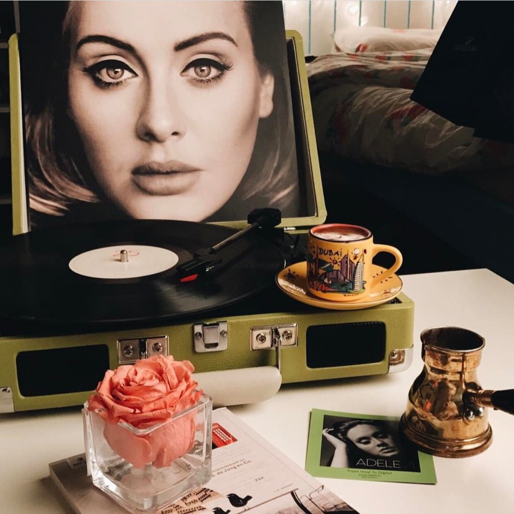 tr2011_am's profile picture. كـتومهَ جداً هي’ أنَا حينَ أحزٍن’ وَ أشتَاق’ وأرغَب بالبُكاء’ … آخذُ نَفسً عَميقاً وَ أصمت’ وهَكذا حَتى’ تَراكم’ الوجع بي’ !!