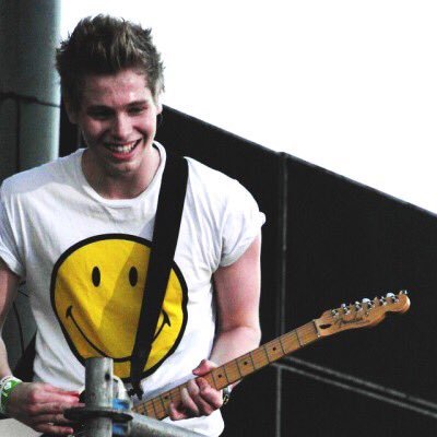 Here is a free follow from @cliffordsmofos! Go follow her!