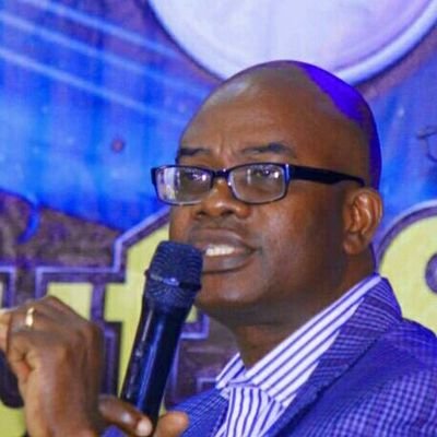 WaleLadapo's profile picture. Consultant | Advocate of social welfare & justice | A Medic | ⚽️ Arsenal FC