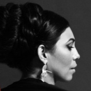 lacharooficial's profile picture. Soy Charo Bogarín, artista argentina, presentando mi primer proyecto solista y disco #Lacharo, editado por SonyMusic. También cantante de Tonolec.