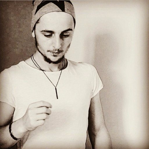 Beni takip edin ben yolu biliyorum.