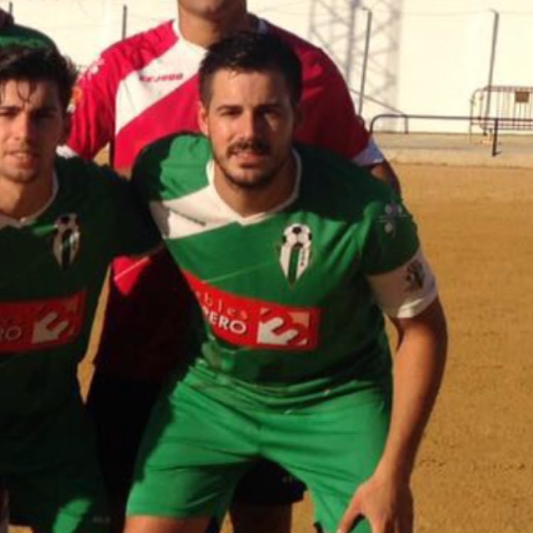 jugador del CD ALOSNO!!SEVILLA....quee grande eress!! ALOSNO =)