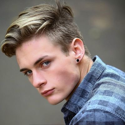 liamdixon31's profile picture. -17
-male model
-instagram: @liam.dixonn
-youtuber