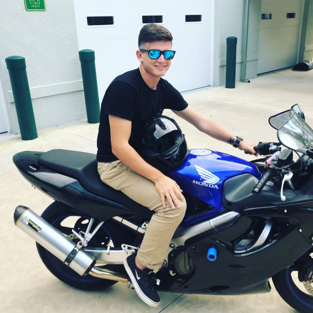 shanesmiley61's profile picture. You can't trust a bitch with ashy toes