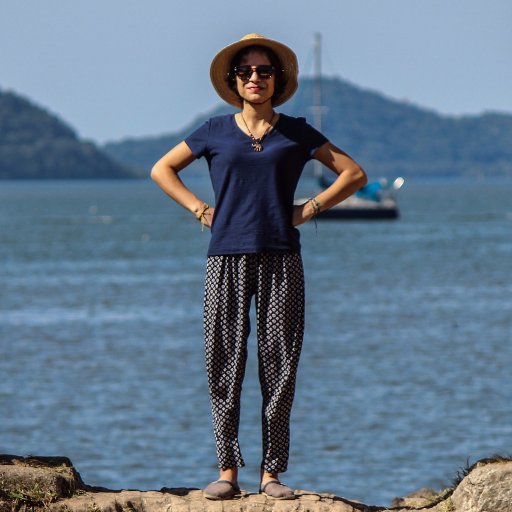 helonichele's profile picture. fotógrafa • jornalista • pesquisadora • feminista • observadora de pássaros