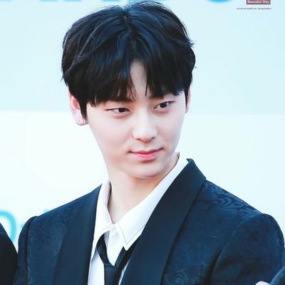 @ChadwickHS_RP's Kingka. Lotte's Future Emperor. Tokyo, 10 December. “Know your place.” Art - CWB / [FC : Hwang Minhyun]