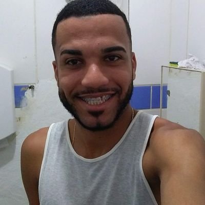 Nos seus braços eu encontro segurança contra todas as tempestades da vida.😍🙏
