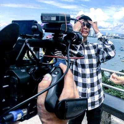 fb:Nathan Oman Hanew Der Suthan
( Journalist, Columnist, Writer, Artist-Singer)&Chef-New🇨🇦
My inspiration (Beyoncé)👨🚀🇹🇭*Gaga*♥️ *Nicki Minaj*🏆(admin)