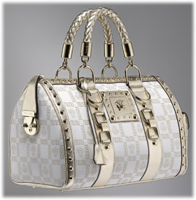 VersaceStyle202's profile picture. Lover of all things Versace but especially his furniture and handbags!