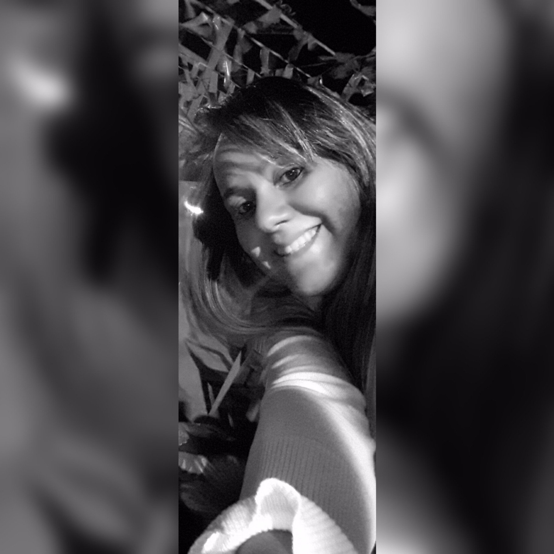 lorena_teles47's profile picture. Nada é pequeno no amor. Quem espera as grandes ocasiões para provar a sua ternura não sabe amar.