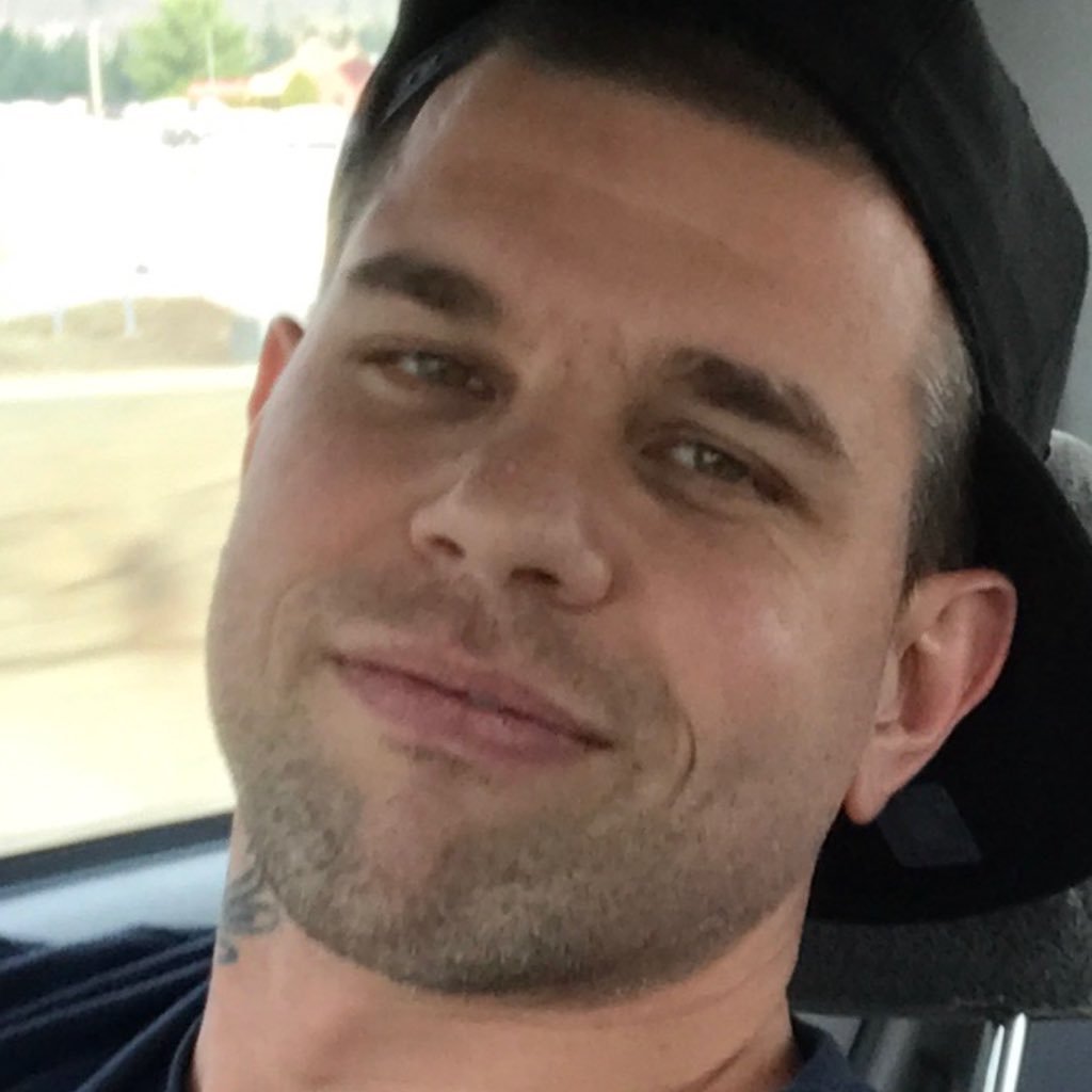 FrankBrooksJr1's profile picture. love the city of champs..🏈🏀⚾️🏒,Family Guy,☕️,📱,Eminem,An lots of other music,the gym💪🏻,Family,recovery...