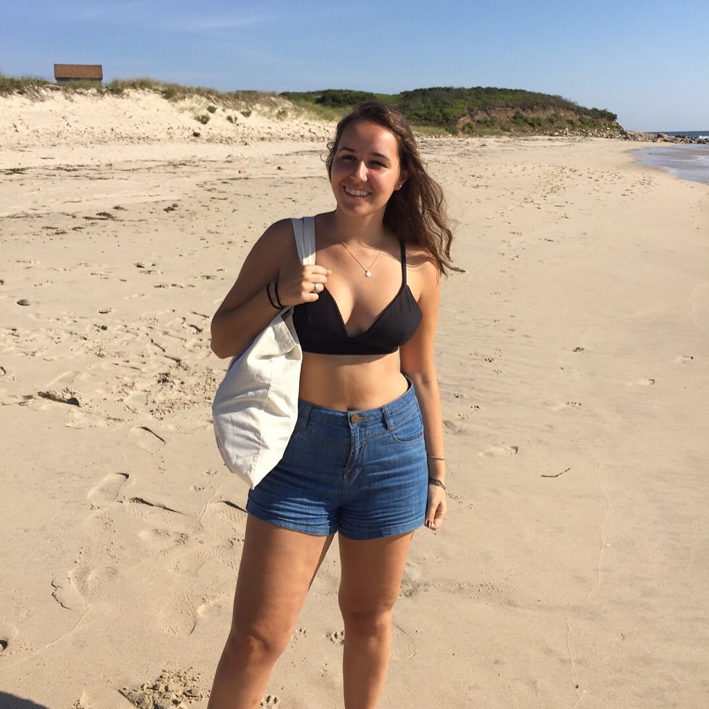 HooliaL's profile picture. 