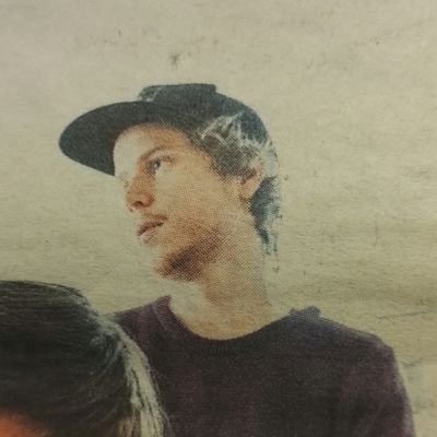 bergmarklund's profile picture. Gillar långa promenader på stranden och mysiga hemmakvällar framför cs