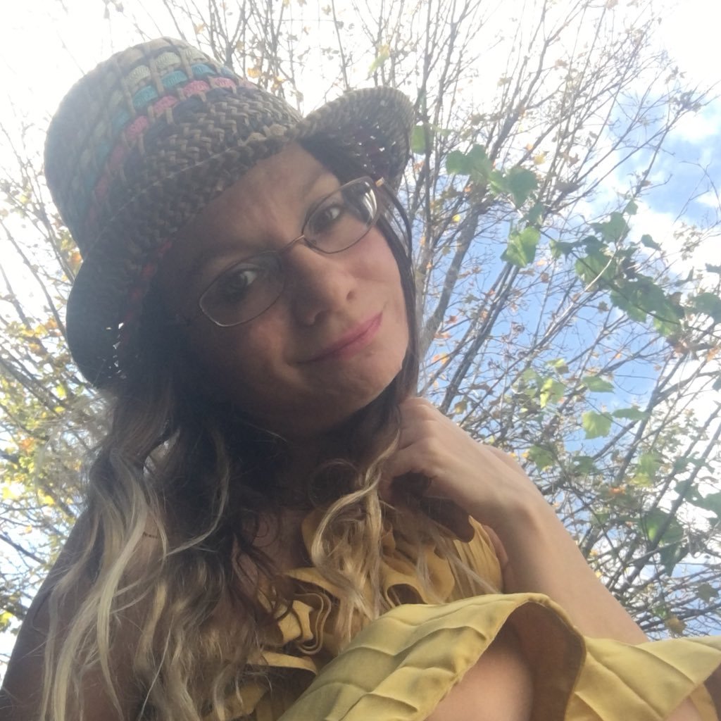 Born 4/23/82. I'm Christian. I'm a fiction writer hoping to be published. BSB, Days of our Lives, horror movies, & Jake Epstein are a few of my favorite things.