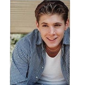 SmokesandClowns's profile picture. ʏᴏᴜ ᴡᴀɴᴛ ᴛᴏ sᴇᴇ ᴍʏ sɪsᴛᴇʀ? ʏᴏᴜ ʜᴀᴠᴇ ᴛᴏ ɢᴇᴛ ᴛʜʀᴏᴜɢʜ ᴍᴇ ғɪʀsᴛ ᴘᴀʟ' {Bisexual} {ᴅᴍ's ᴀʀᴇ ᴏᴘᴇɴ} {ғʀɪᴇɴᴅʟʏ ᴡʀɪᴛᴇʀ}{Writer: #jellynajelly}