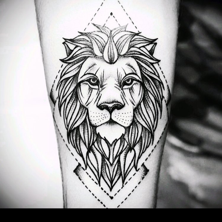 je suis une femme ma passion ces lés tatouage venez me parler