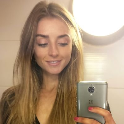 👶🏻 Galway 👩🏼🎓 Dublin 🛫 London 🛬 Dublin | Channel Consultant @HubSpot | 🥃🍷🍾☕️ enthusiast