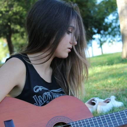 Taylor Swift. Born in 1999. 5 años esperando para abrazar una de las mejores personas de esta tierra.
~Be fearless~
♪Haters gonna hate ♪