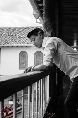 AndrsPeralta12's profile picture. snapchat: andrespe23
facebook: Andrés Peralta
lunaticmusic