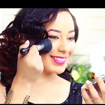 
Glam & Gleaux is a beauty business that focuses on the elevation of confidence, developing self love while enhancing natural beauty in all women.