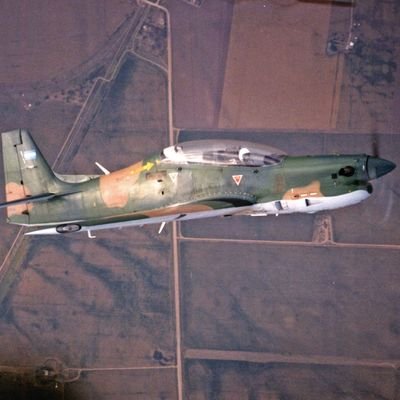 Abogado. Rosarino en Baires. Formé parte de la gloriosa Fuerza Aérea Argentina.