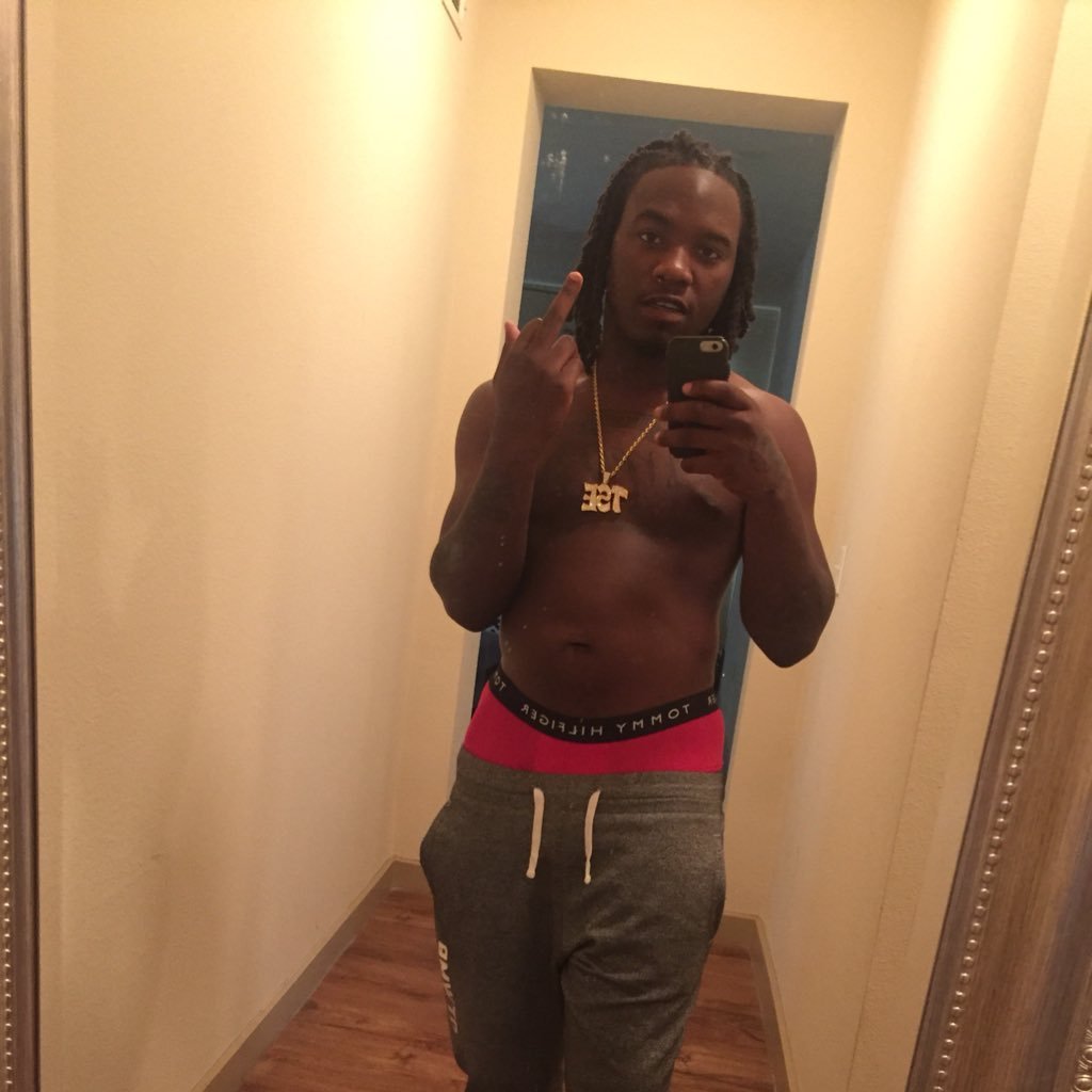 MoneyManChavis's profile picture. Bossed Up Or Get Bossed Around You Kill Roaches By Spraying Raid You Kill Haters By Getting Paid////SC:@freekayron