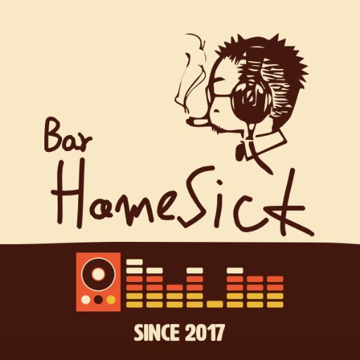 新宿二丁目「Bar HomeSick」は『歌いたかったあの歌が歌える』お店です。毎日18時オープン、25時クローズ。定休日は火曜日。男性のみ。TEL 03-6274-8335