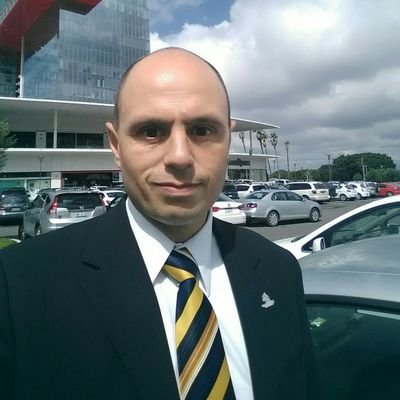 Empresario, acuarelista, maratonista y deportista de corazón.