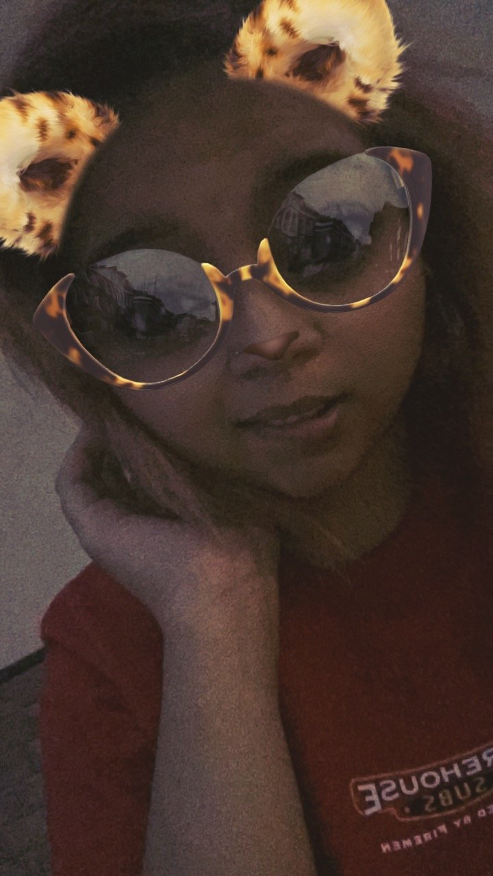 I'm a fun type of girl. I love to sing a lot. I like to help ppls I can help and I like to meet new ppl and i love to draw. I also wanna meet my idols someday.