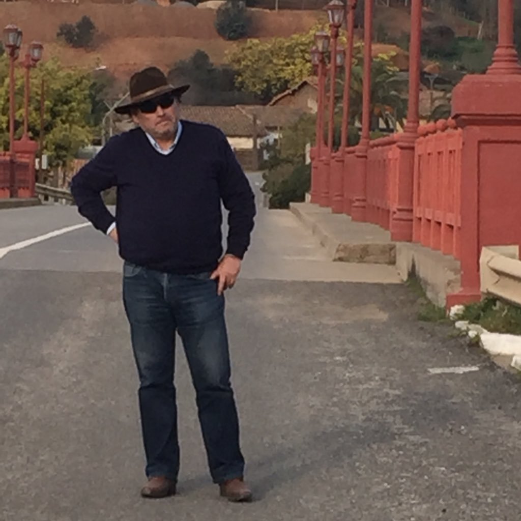 RobertoFariasv's profile picture. pasar piola