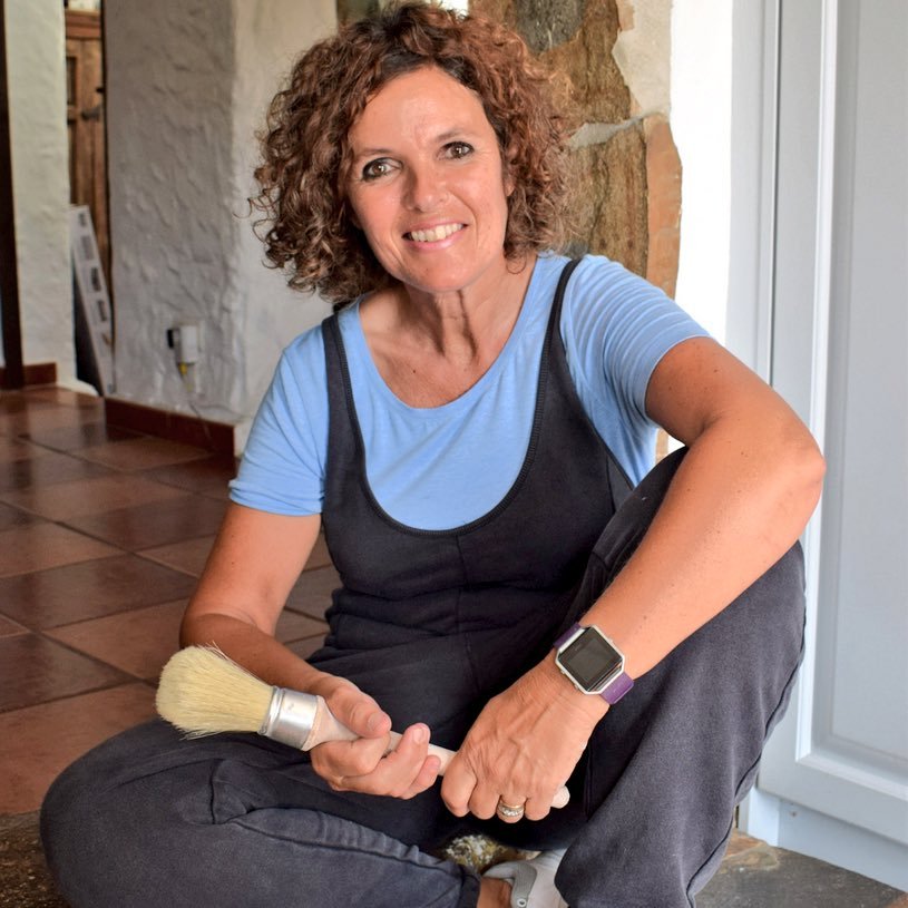 Specialist kitchen cabinet & furniture painter 👩🏻🎨 #thebespokeapproach to hand painting & professional spraying - mum-of-5☺️member of #CostaWomen
