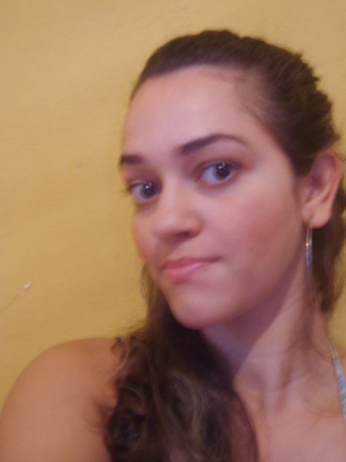 Técnica em radiologia , sou legal 30 anos não saio muito sou + caseira.