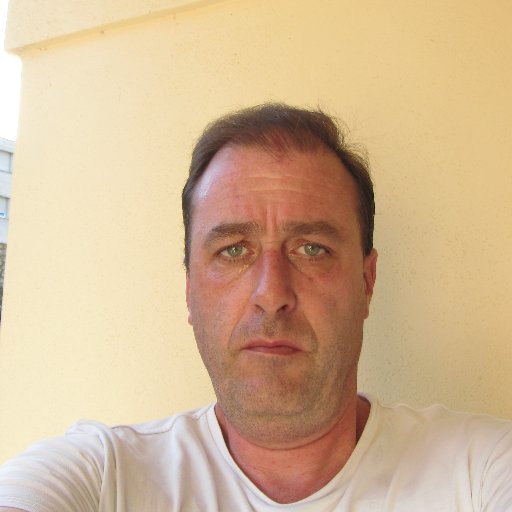 I did studies of filosophy, history and english linguistics at the university. I like ping pong, tennis and soccer. And I sing, play the flute and guitar