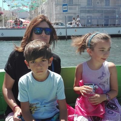 Madrileño de 4x años, amigo de mis amigos, del buen comer, tapeo, ocio, comunicación y viajar, ..., laboralmente mas de 10 años sapeando y de consultoria
